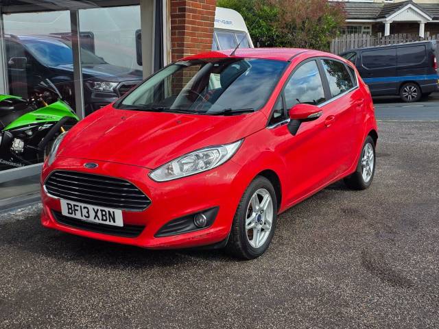 Ford Fiesta 1.0 Zetec Euro 5 (s/s) 5dr Hatchback Petrol Red